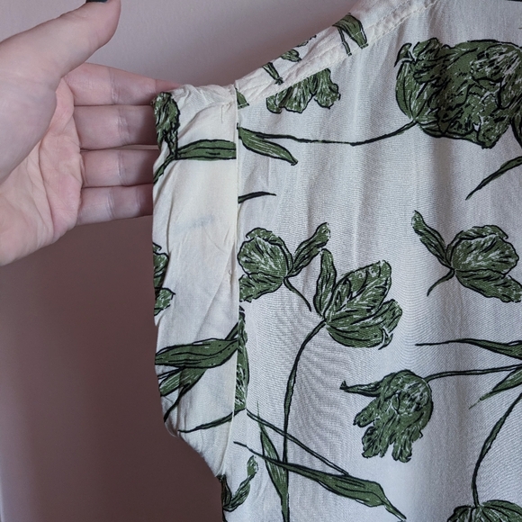 Velvet Heart Floral Button Down - Picture 2 of 9